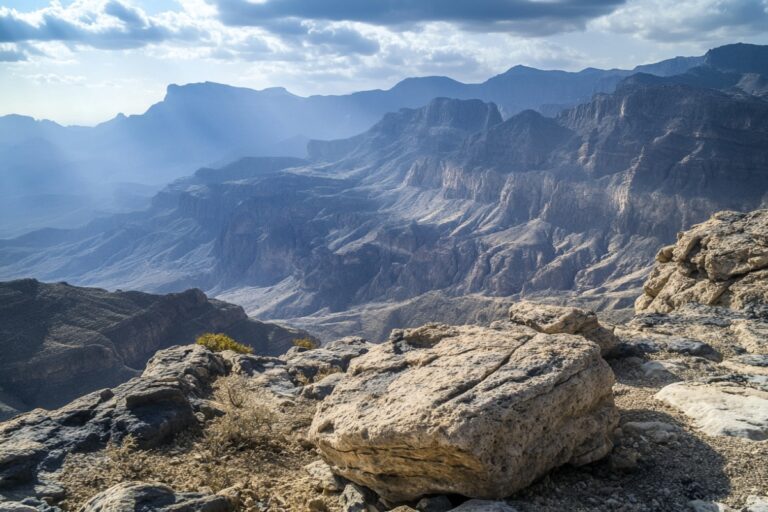 Jebel Shams – przewodnik po najwyższej górze Omanu. Co warto wiedzieć o Dżabal Szams?