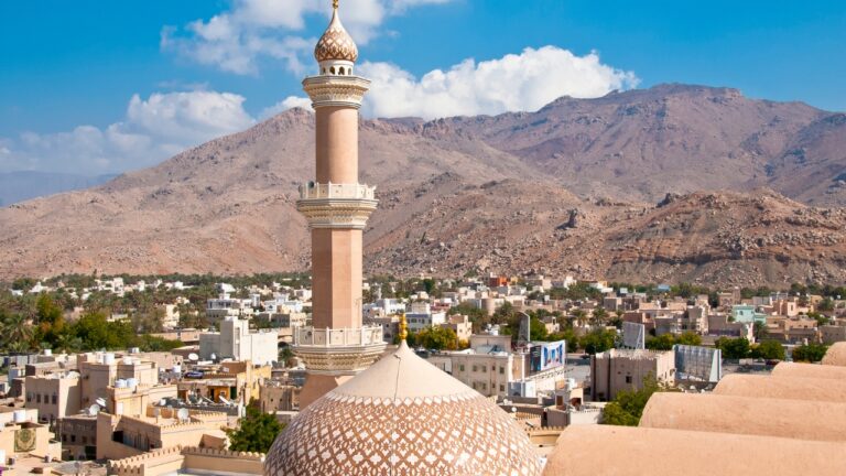 Nizwa – sprawdź co warto zobaczyć w jednym z najciekawszych miast Omanu?