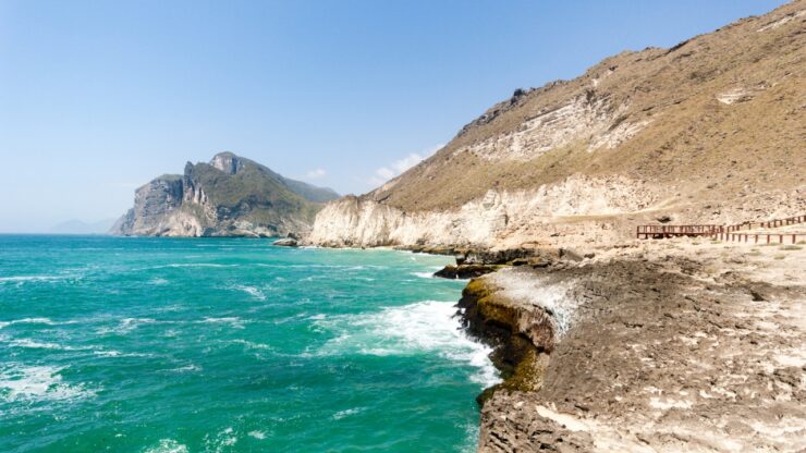 Plaża Al Mughsail Beach – co warto wiedzieć?
